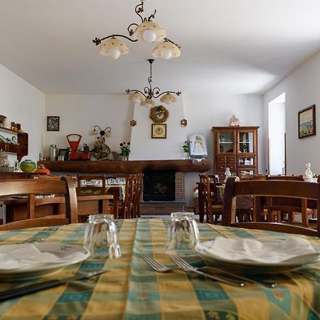 Agriturismo Sentiero Dei Sapori Guest House Аджерола Екстериор снимка