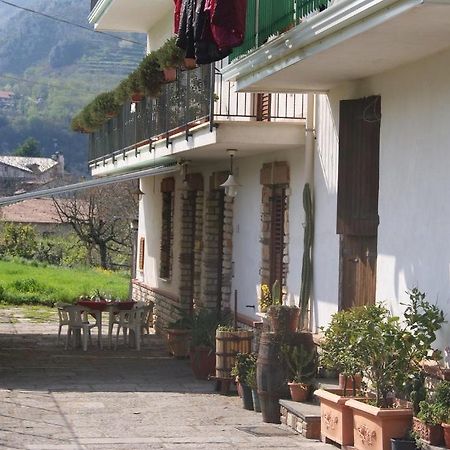Agriturismo Sentiero Dei Sapori Guest House Аджерола Екстериор снимка