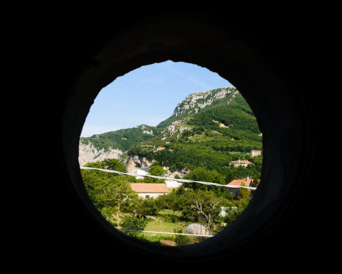 Agriturismo Sentiero Dei Sapori Guest House Аджерола Екстериор снимка