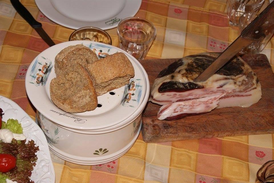 Agriturismo Sentiero Dei Sapori Guest House Аджерола Екстериор снимка