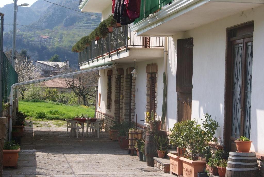 Agriturismo Sentiero Dei Sapori Guest House Аджерола Екстериор снимка