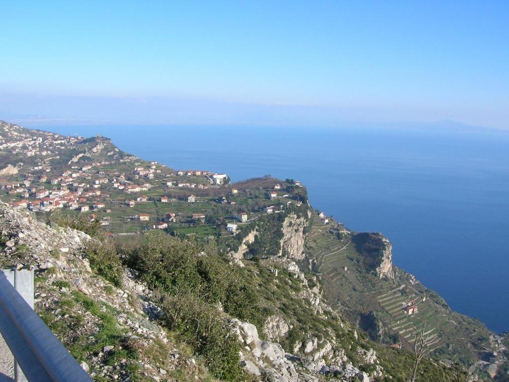 Agriturismo Sentiero Dei Sapori Guest House Аджерола Екстериор снимка