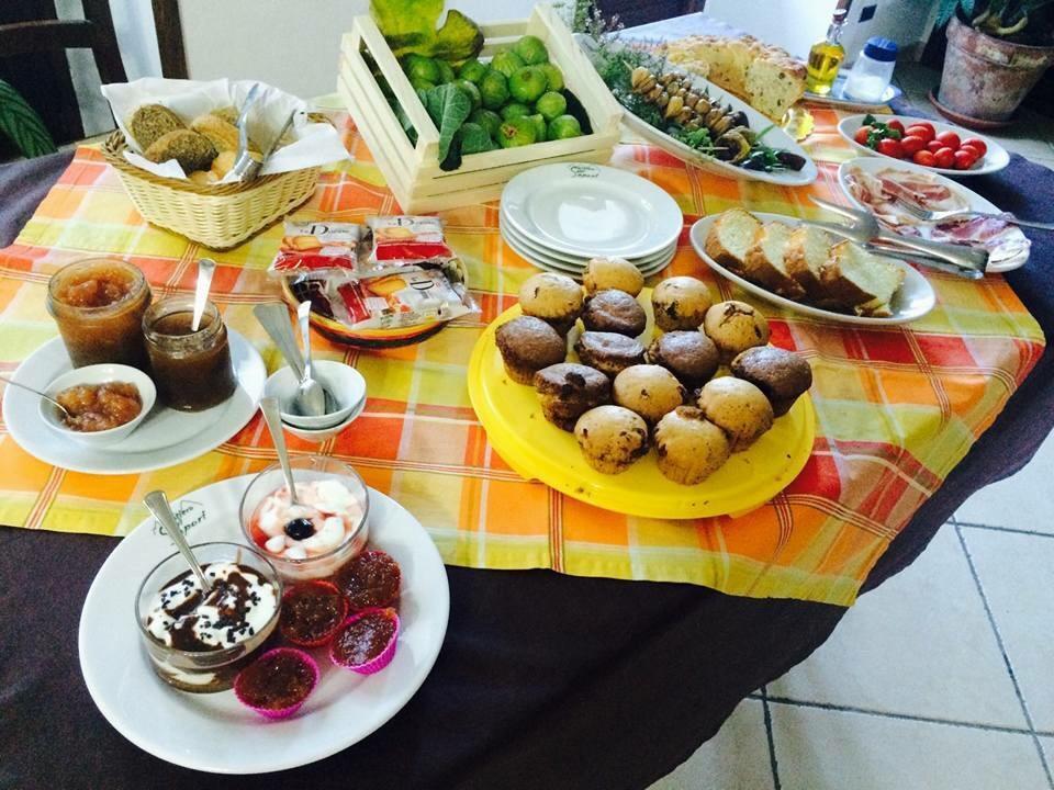 Agriturismo Sentiero Dei Sapori Guest House Аджерола Екстериор снимка